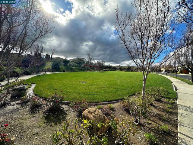 1759 Latour Ave, Brentwood CA: https://media.crmls.org/mediaz/8123a98e-ad2e-42b1-8aa0-4aafbc834d30.jpg