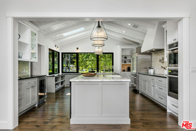 24884 Jim Bridger Road, Hidden Hills CA: https://media.crmls.org/mediaz/8123e14d-3206-4e1d-b101-b645dcf7a546.jpg