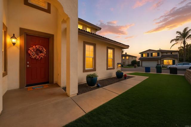 1029 Vista Oak Place, Chula Vista CA: https://media.crmls.org/mediaz/81240ded-62dc-4b67-a222-34b497e84a2b.jpg