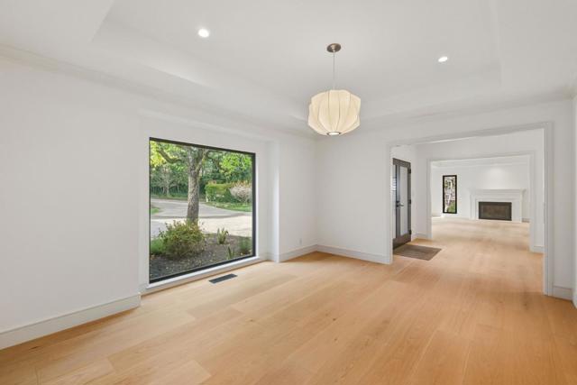 340 Arden Road, Hillsborough CA: https://media.crmls.org/mediaz/81243edf-ecbb-4661-b7c3-5f7adcc90b22.jpg