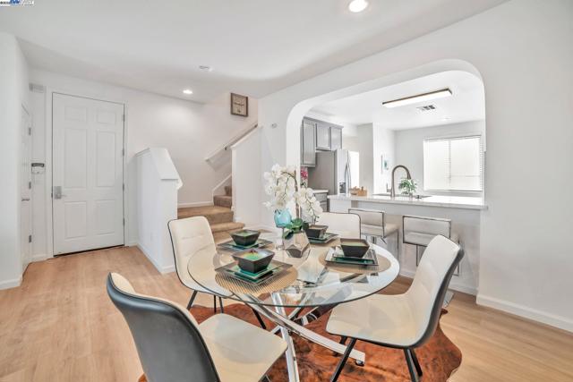 3312 Amaryllis Cir, San Ramon CA: https://media.crmls.org/mediaz/81247fc4-4500-4ec4-91e1-025f1d57a030.jpg