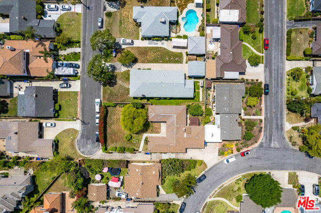 9855 Emperor Avenue, Arcadia CA: https://media.crmls.org/mediaz/8124cbd5-4b55-40c3-ae64-50b7db12e6eb.jpg