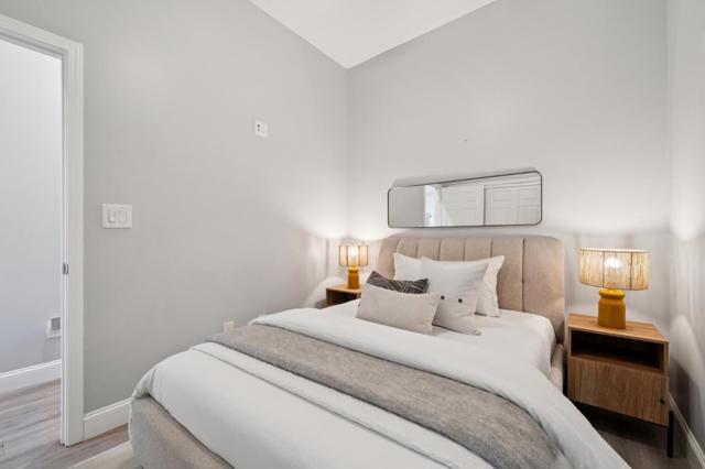 30003006 26th Street, San Francisco CA: https://media.crmls.org/mediaz/8124d606-8f8a-4d9e-8e7c-2ff6c87abc99.jpg