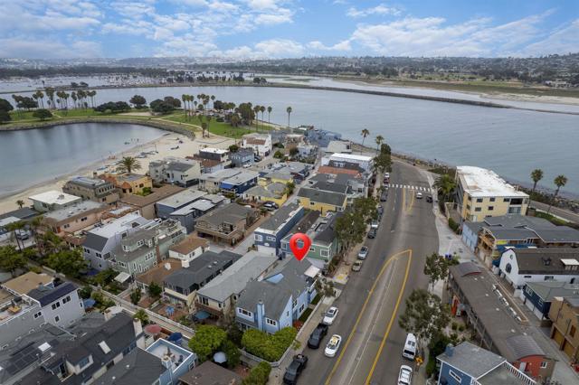 801 Allerton Ct, San Diego CA: https://media.crmls.org/mediaz/8124f7f0-2212-40f0-974e-6a31fd10da90.jpg