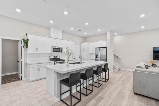 2098 Bluestone Cir, Chula Vista CA: https://media.crmls.org/mediaz/8125b531-8f5c-45fd-9af8-22895f6f11db.jpg