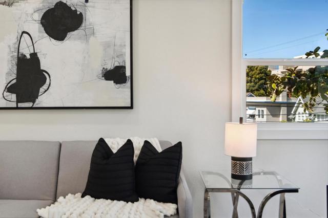 252 Euclid Avenue, Oakland CA: https://media.crmls.org/mediaz/8126088a-2603-45cf-a44b-45a0ab7ac17b.jpg