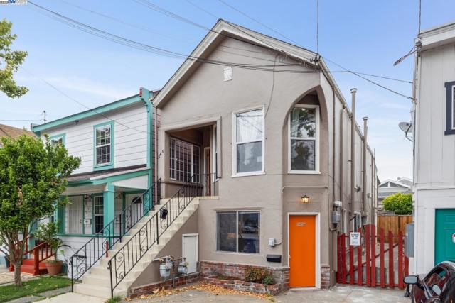 545 Central Ave, Alameda CA: https://media.crmls.org/mediaz/81261a05-040a-4770-b16a-2b1ec6a2075b.jpg