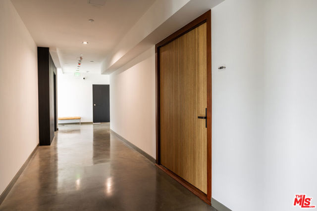 547 N Sweetzer Avenue, West Hollywood CA: https://media.crmls.org/mediaz/81262d8d-5c5e-4f64-8306-e016134794b4.jpg