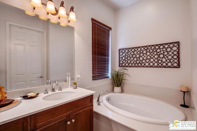 81091 Avenida Colonias, Indio CA: https://media.crmls.org/mediaz/81266a8d-9c03-4592-a7c9-95aee75f5208.jpg