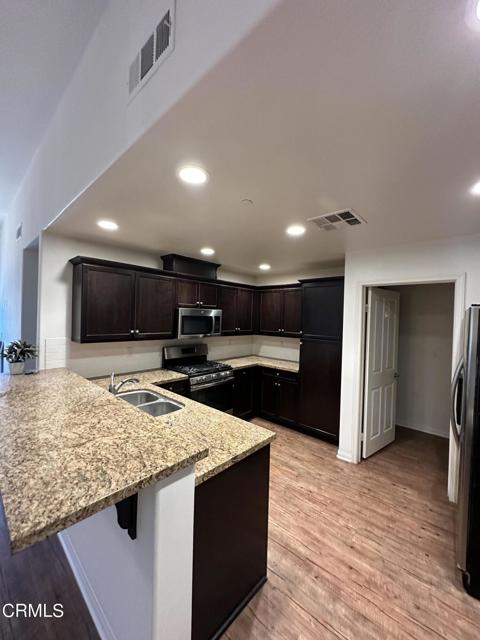 Detail Gallery Image 6 of 21 For 1016 Los Angeles Ave #104,  Ventura,  CA 93004 - 3 Beds | 2 Baths