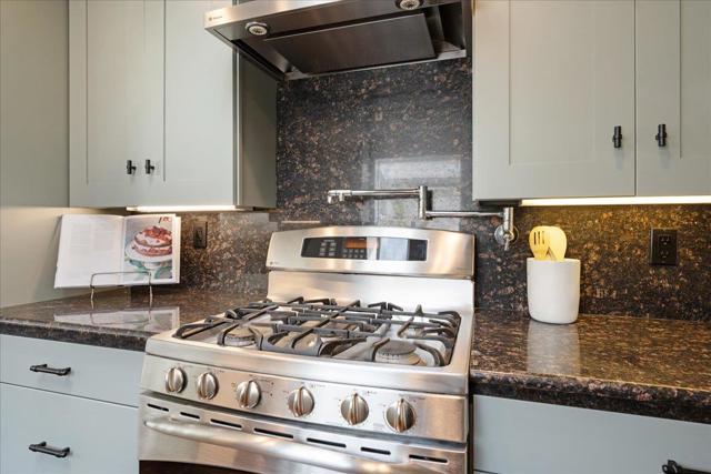22011 E Cliff Drive, Santa Cruz CA: https://media.crmls.org/mediaz/81268d71-b91f-4e65-a266-7327a8489b1f.jpg