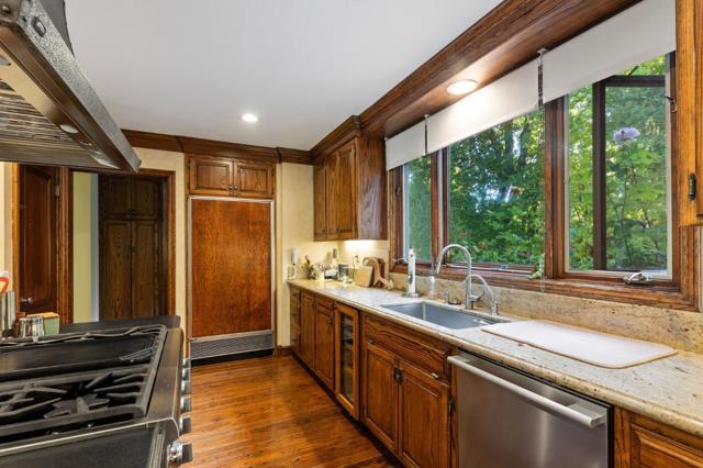 2155 Geri Lane, Hillsborough CA: https://media.crmls.org/mediaz/8126f9cb-b221-490b-9442-aa7bbcc8d602.jpg