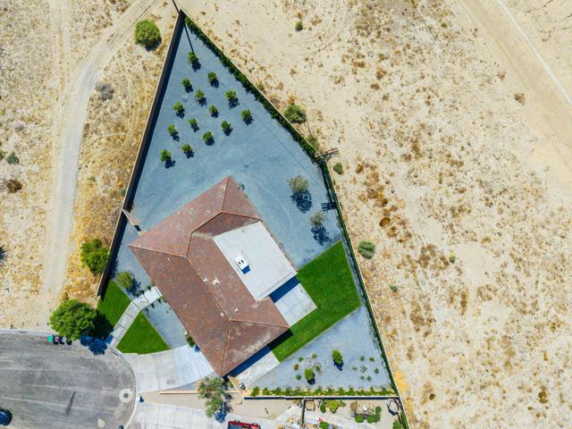 79869 Hummingbird Lane, La Quinta CA: https://media.crmls.org/mediaz/8127813d-2e71-400b-9e41-43f8edfbc054.jpg