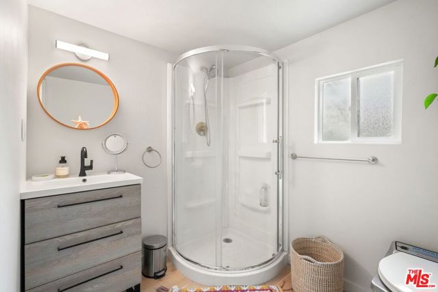 19817 Montau Drive, Topanga CA: https://media.crmls.org/mediaz/8127cf16-51ca-4bab-b5ee-0e8294bd71cb.jpg
