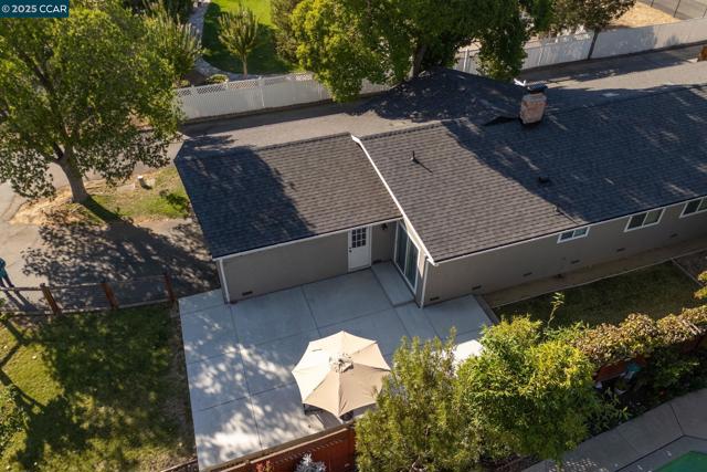 1933 Oak Park Blvd, Pleasant Hill CA: https://media.crmls.org/mediaz/81281d3d-8d3b-4991-b5b5-f6679c96f350.jpg