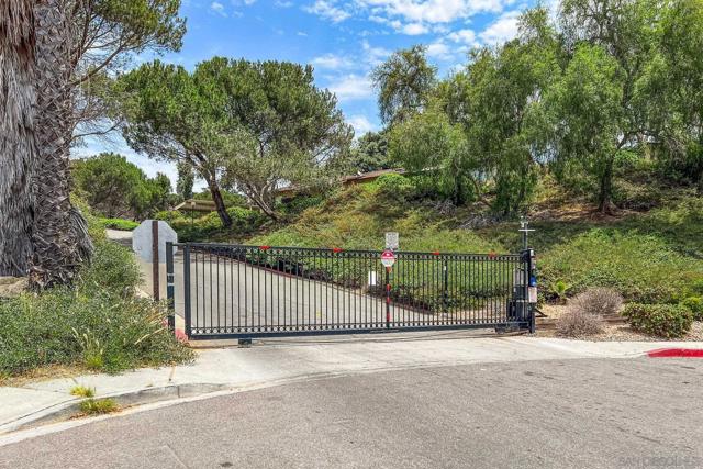 9270 Amys St, Spring Valley CA: https://media.crmls.org/mediaz/81284042-29d9-44cb-aafe-cba9a1b8a8e9.jpg