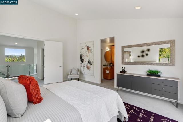 127 Devin Dr, Moraga CA: https://media.crmls.org/mediaz/8128e220-6d8d-4991-a0be-95609706f2e6.jpg