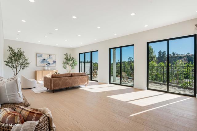 252 Capri Drive, Simi Valley CA: https://media.crmls.org/mediaz/812a09ce-b60d-4260-8bd6-2cfc1d36a0ab.jpg
