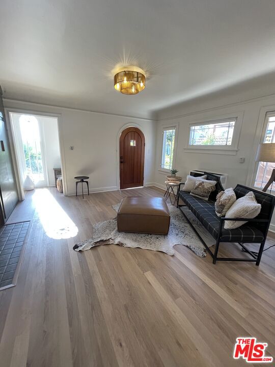 1086 West Boulevard, Los Angeles CA: https://media.crmls.org/mediaz/812a4aa4-7f95-4901-81b3-7a1a0cb491c6.jpg