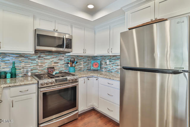 1993 Wheelwright Lane, Newbury Park CA: https://media.crmls.org/mediaz/812a643b-ac56-4b23-99ef-2ffd8a536be5.jpg
