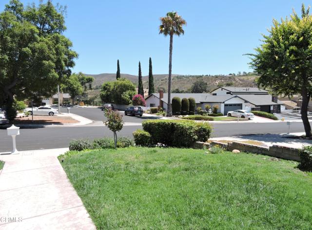 2209 Aspenpark Court, Thousand Oaks CA: https://media.crmls.org/mediaz/812ae9a0-bf04-42ed-9308-dd1c3e52bb16.jpg