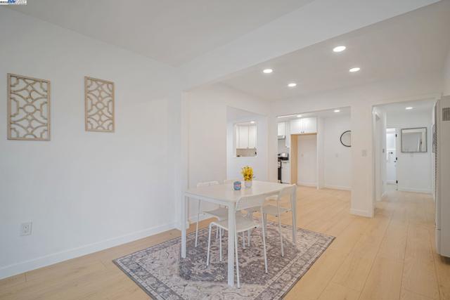 18760 Sandy Rd, Castro Valley CA: https://media.crmls.org/mediaz/812b422d-3751-4c8c-8cf5-559a653d4e15.jpg
