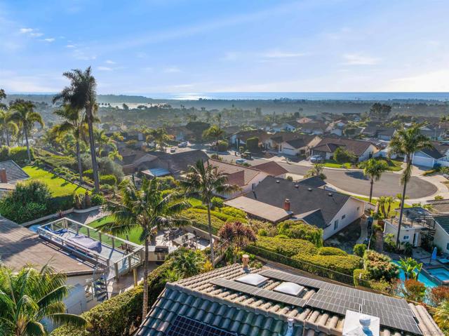 7215 Daffodil Pl, Carlsbad CA: https://media.crmls.org/mediaz/812bd1a6-88c1-4079-b306-7a3e7f8f0cab.jpg