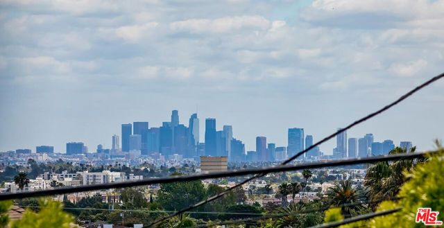 1524 Reeves Street, Los Angeles CA: https://media.crmls.org/mediaz/812bf8fe-6c4e-45c9-ac76-69cbfe7602c9.jpg
