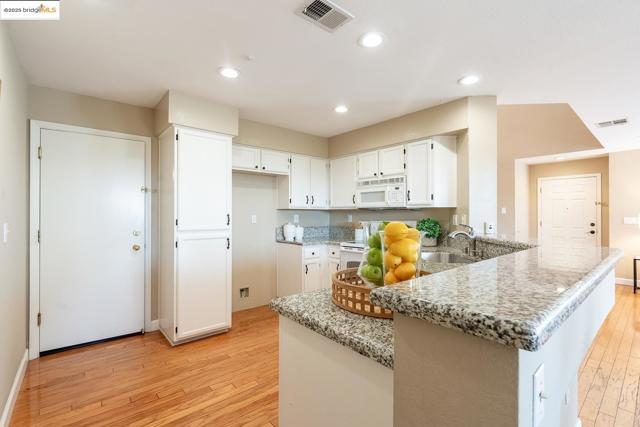 1105 Radiant Lane, San Ramon CA: https://media.crmls.org/mediaz/812c13e8-10da-48de-b2fb-d6fa20384667.jpg