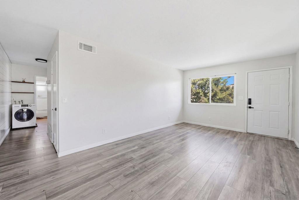 https://media.crmls.org/mediaz/812e56cf-2226-4141-8c3f-4bd449b9aee2.jpg?preset=X-Large
