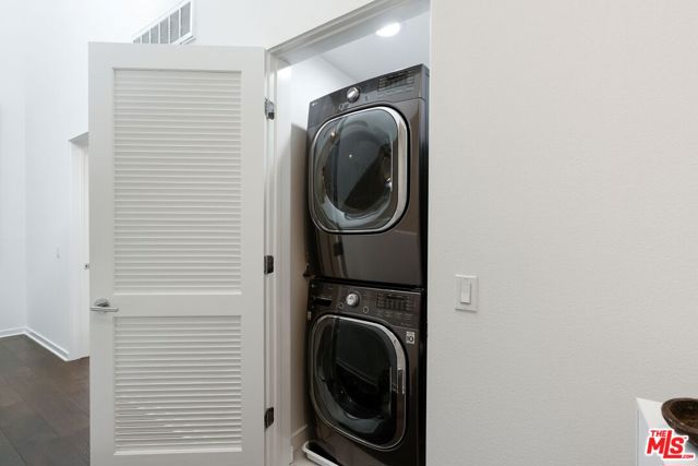 8406 1/2 Blackburn Avenue, Los Angeles CA: https://media.crmls.org/mediaz/812fbc14-506f-4ebb-ae04-cc10a08c9b97.jpg