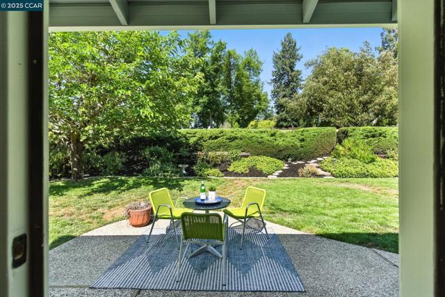 575 Old Orchard Dr, Danville CA: https://media.crmls.org/mediaz/812ff66d-3b8c-4f35-98c8-3faf7e9944c6.jpg