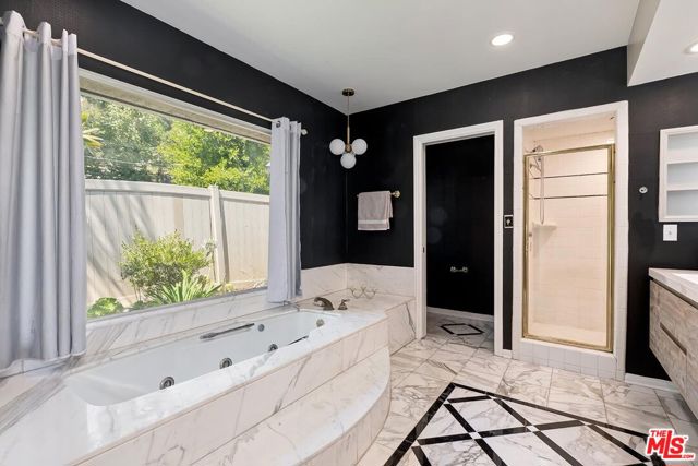 11410 Canton Drive, Studio City CA: https://media.crmls.org/mediaz/8130038c-791e-437c-91c7-1b8a7662ad39.jpg