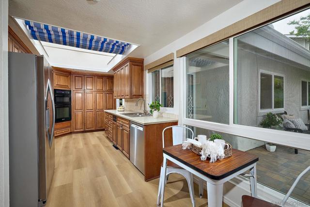 2162 Caminito Circulo Sur, La Jolla CA: https://media.crmls.org/mediaz/8130d075-bb2f-4ce1-9825-d87966f5a787.jpg