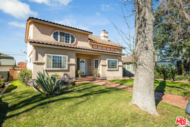 4931 Stern Avenue, Sherman Oaks CA: https://media.crmls.org/mediaz/8130ef82-7d75-4c3b-bc8f-3e04a396b6b0.jpg