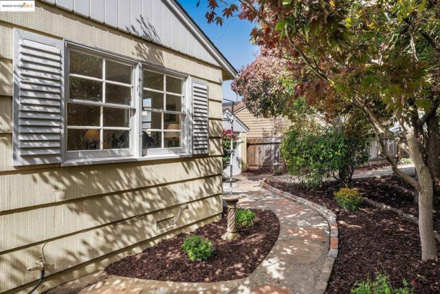 7249 Blake St., El Cerrito CA: https://media.crmls.org/mediaz/813198b3-38c4-4c3f-8ac1-3613c500ad4a.jpg