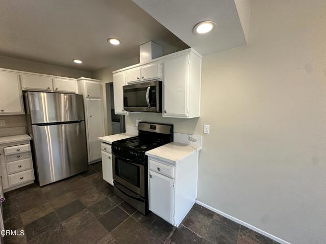 1124 Norwood Court, Ventura CA: https://media.crmls.org/mediaz/8132a397-d05d-4649-8c39-e6834153ee5f.jpg