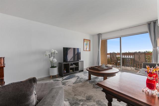 Detail Gallery Image 6 of 16 For 2475 Jefferson #103,  Carlsbad,  CA 92008 - 2 Beds | 2 Baths