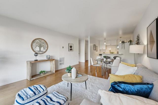 323 Monte Vista Avenue, Oakland CA: https://media.crmls.org/mediaz/8133a884-e2f6-4b04-91e9-99d7074a2a59.jpg