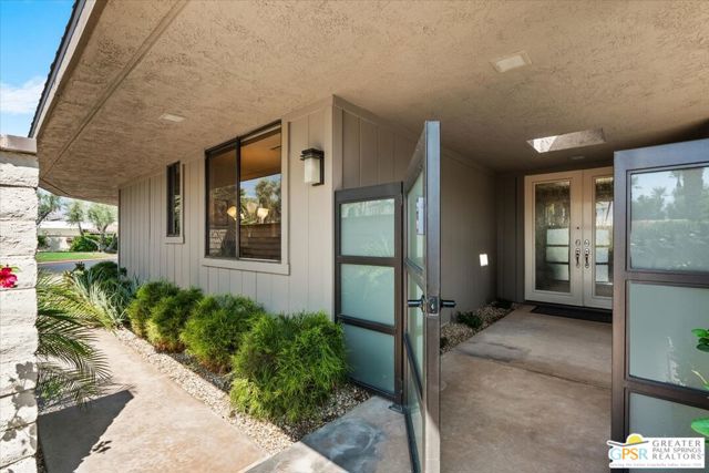 59 Cornell Drive, Rancho Mirage CA: https://media.crmls.org/mediaz/8133afcc-d9c1-4b98-b2a6-f3725ecdc9f8.jpg