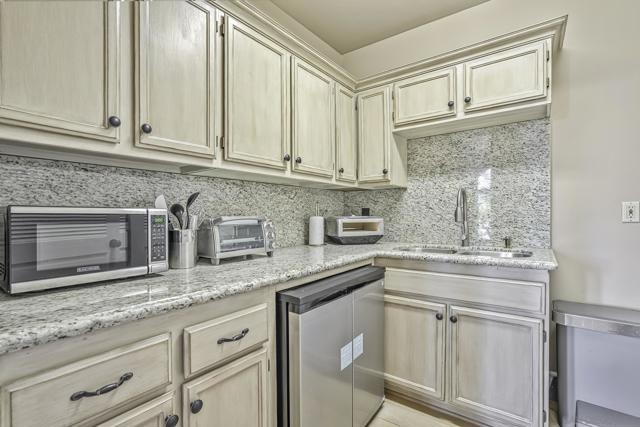 5305 La Crescenta, Rancho Santa Fe CA: https://media.crmls.org/mediaz/8133c646-29fc-41ff-be81-6d0b204efe13.jpg