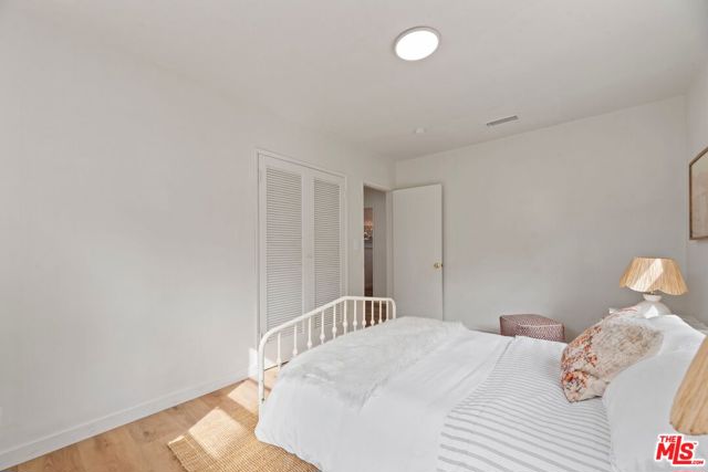 4222 Corinth Avenue, Los Angeles CA: https://media.crmls.org/mediaz/81341555-f2ea-43fa-befb-e92a679d11b2.jpg