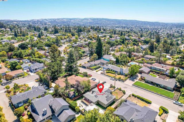 17526 Parker Rd, Castro Valley CA: https://media.crmls.org/mediaz/813426d7-690c-49bc-8955-87c4b4c3885a.jpg
