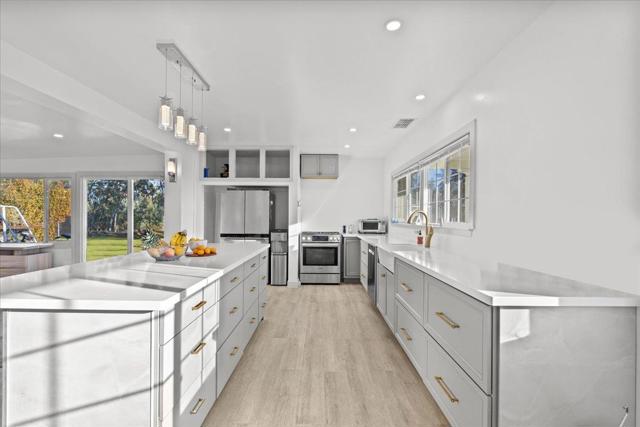 9350 Bond Road, Elk Grove CA: https://media.crmls.org/mediaz/81344a00-fbe3-4515-8a9c-0dac1eb4c26f.jpg