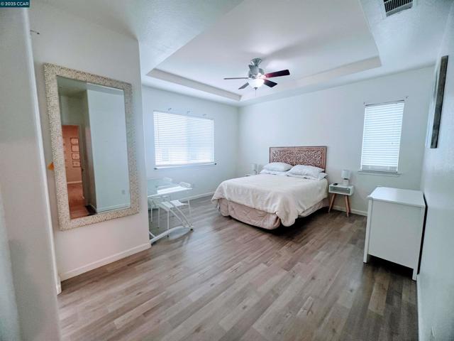 430 Chestnut Street, Brentwood CA: https://media.crmls.org/mediaz/81347df7-8796-4afd-9a8a-c0c4adf387d3.jpg