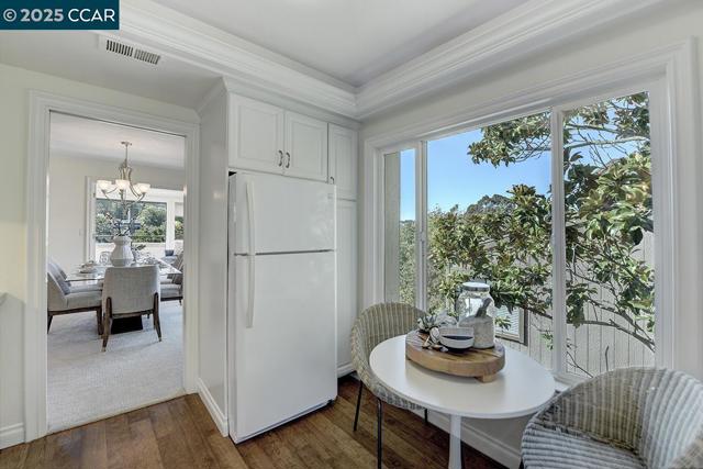 3258 Rossmoor Pkwy, Walnut Creek CA: https://media.crmls.org/mediaz/8134d248-491d-47a4-8e13-65068622602c.jpg