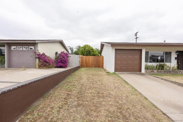 1271 Bosworth St, El Cajon CA: https://media.crmls.org/mediaz/8135652e-fcd8-4002-a440-71934d30161a.jpg