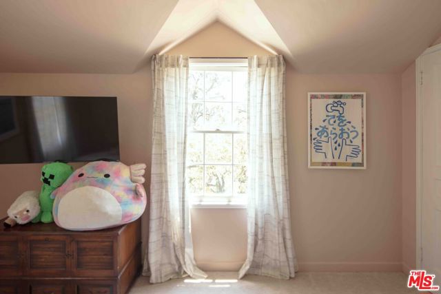 881 Cumberland Road, Glendale CA: https://media.crmls.org/mediaz/8135a3a7-ab76-470c-a5c9-b653f080bf7e.jpg