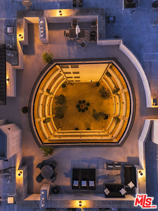 https://media.crmls.org/mediaz/8135ed43-e1f1-4eb7-a5cf-3609b8074ccb.jpg?preset=X-Large