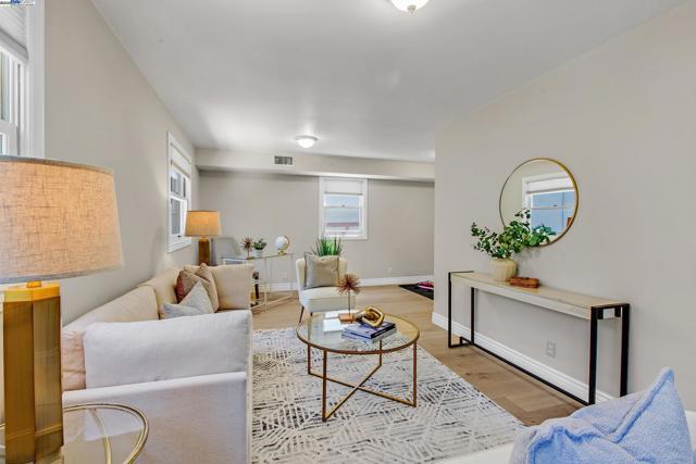 5601 Castle Dr, Oakland CA: https://media.crmls.org/mediaz/8135fe0c-e32c-42b9-80da-ca7c03cdedf9.jpg